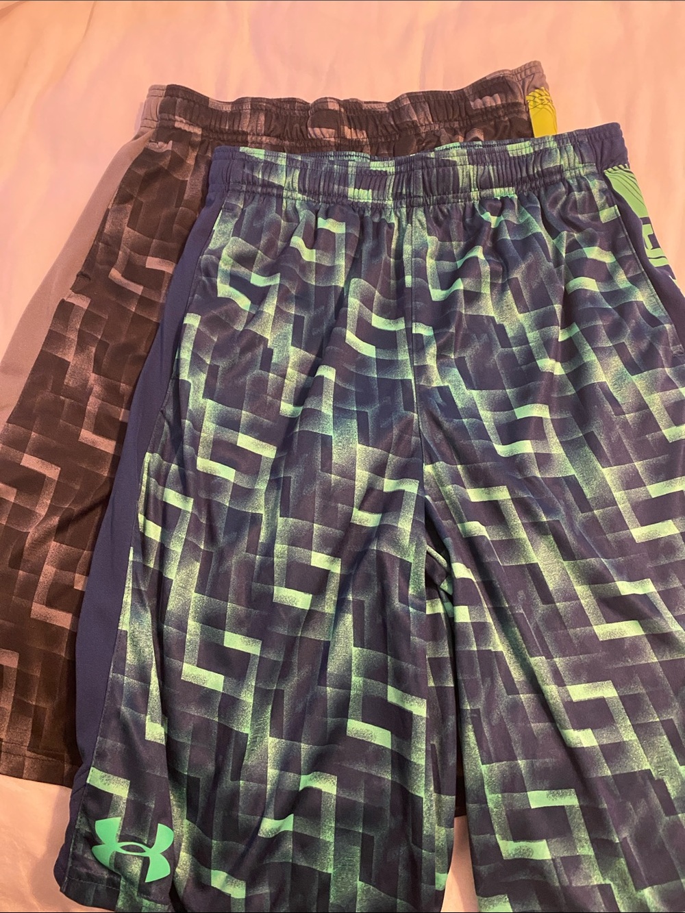 Bundle Under Armour boys basketball shorts size large
